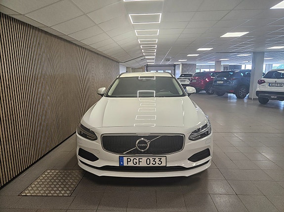 Volvo V90 2 of 9