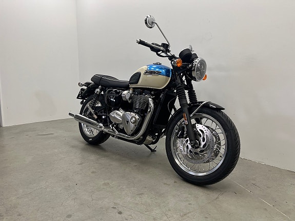 Triumph Bonneville T120 2 of 7