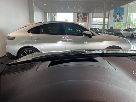 Porsche Cayenne 10 of 18