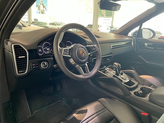 Porsche Cayenne 7 of 18