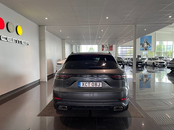 Porsche Cayenne 5 of 5