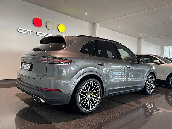 Porsche Cayenne 6 of 18