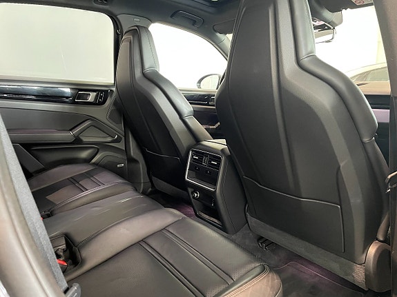 Porsche Cayenne 18 of 18