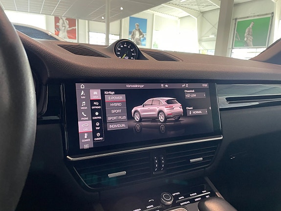 Porsche Cayenne 15 of 18