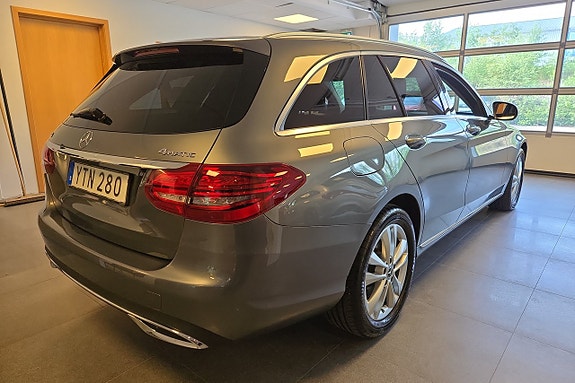 Mercedes-Benz C200 3 of 5