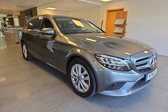Mercedes-Benz C200 4 of 5