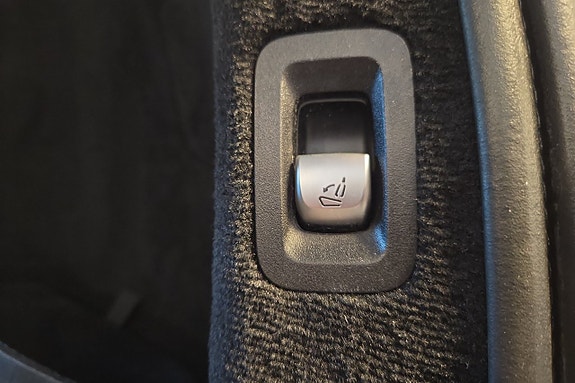 Mercedes-Benz C200 7 of 21