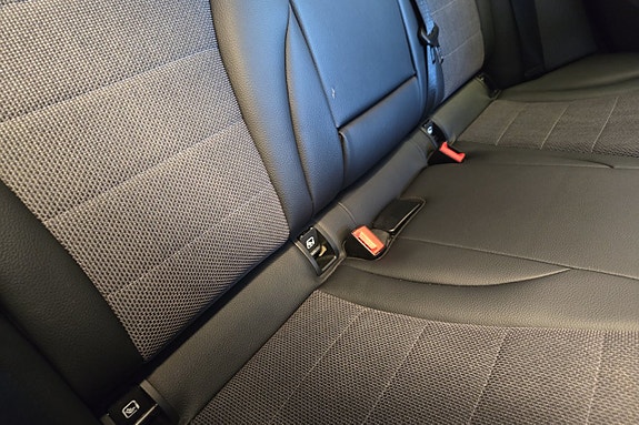 Mercedes-Benz C200 9 of 21