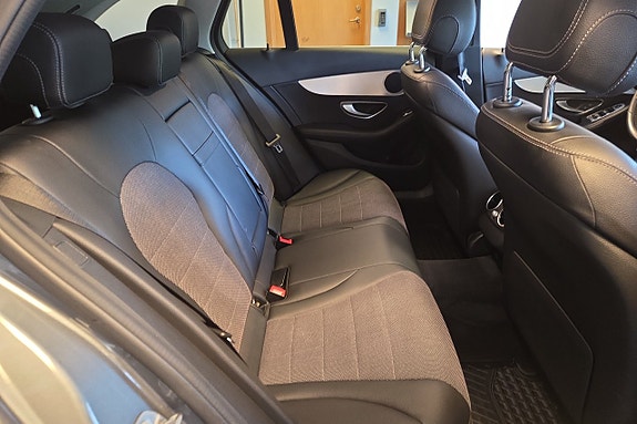 Mercedes-Benz C200 8 of 21