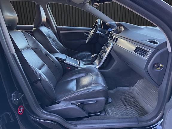 Volvo V70 12 of 19