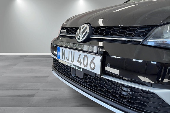 Volkswagen Golf Alltrack 14 of 19