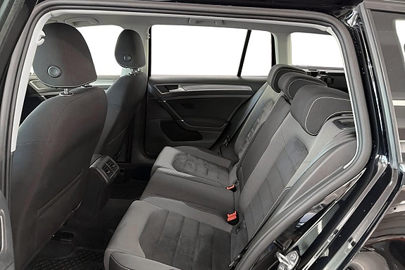 Volkswagen Golf Alltrack 10 of 19