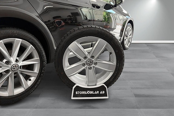 Volkswagen Golf Alltrack 13 of 19