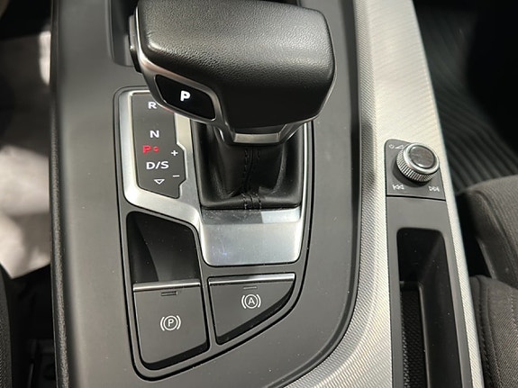 Audi A4 15 of 19