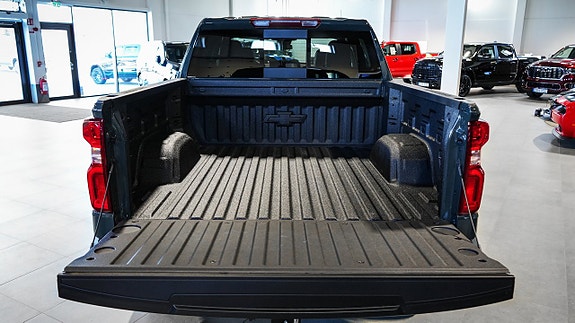 Chevrolet Silverado 5 of 5