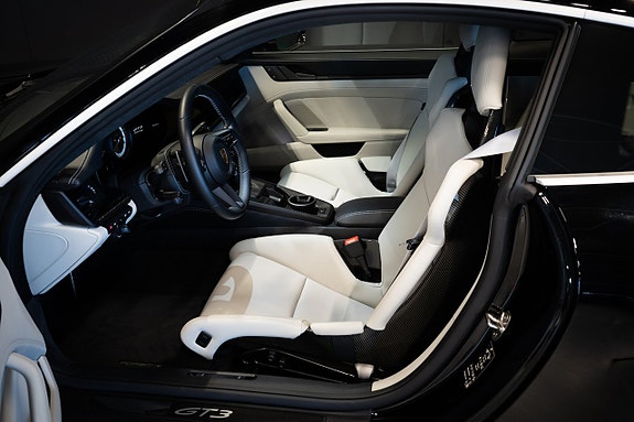 Porsche 911 GT3 2 of 5