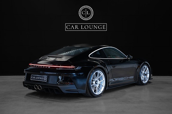 Porsche 911 GT3 4 of 5
