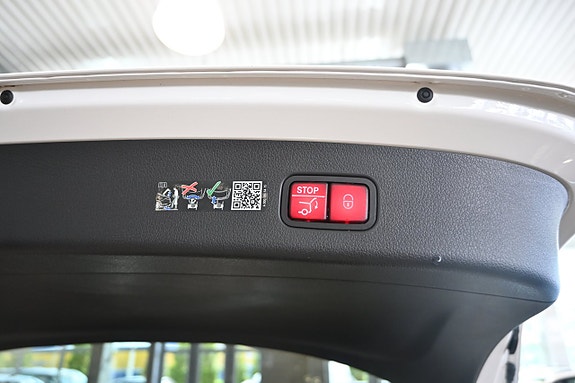 Mercedes-Benz GLC300 e 15 of 22
