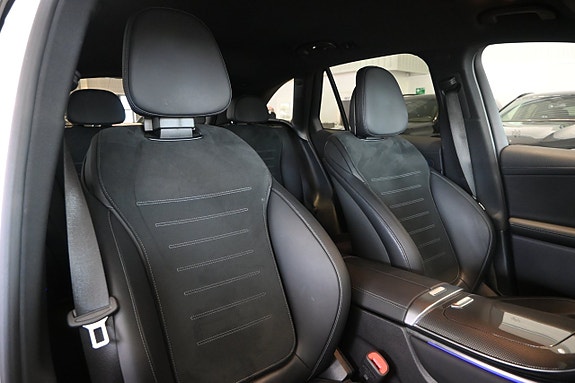 Mercedes-Benz GLC300 e 11 of 22