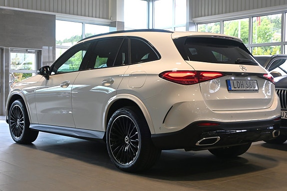 Mercedes-Benz GLC300 e 3 of 5