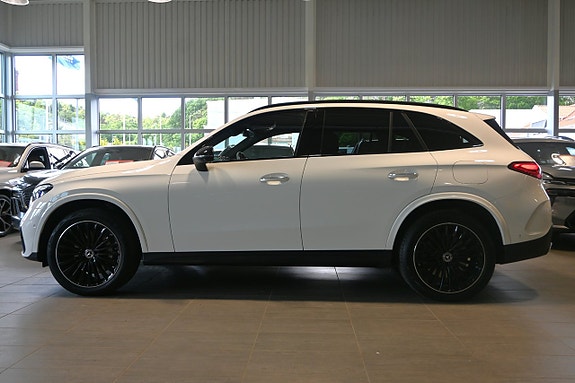 Mercedes-Benz GLC300 e 2 of 5
