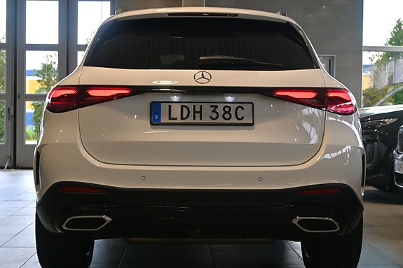Mercedes-Benz GLC300 e 4 of 5