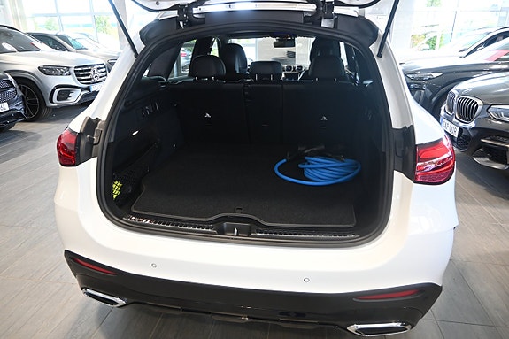 Mercedes-Benz GLC300 e 14 of 22