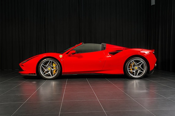Ferrari F8 Tributo 2 of 5