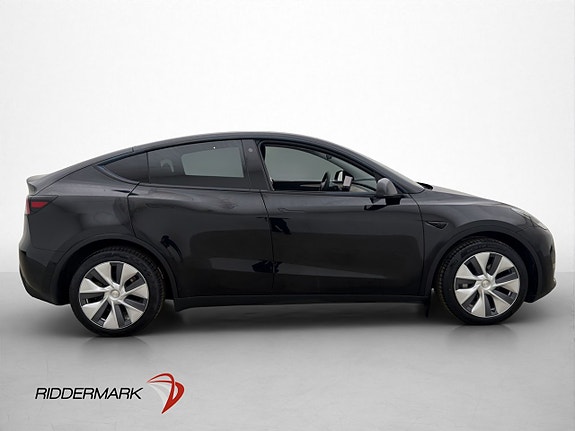 Tesla Model Y 10 of 30