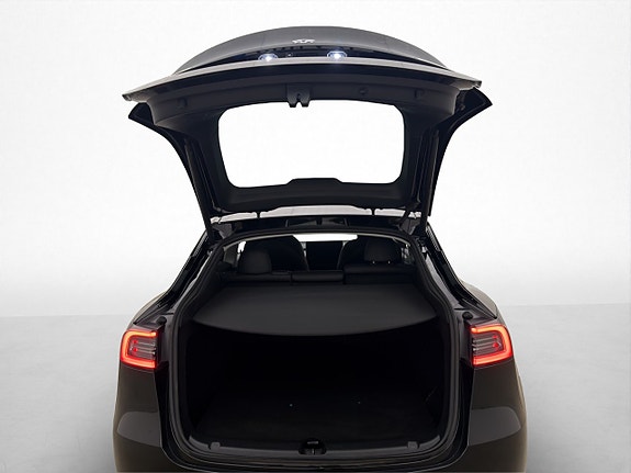 Tesla Model Y 11 of 30