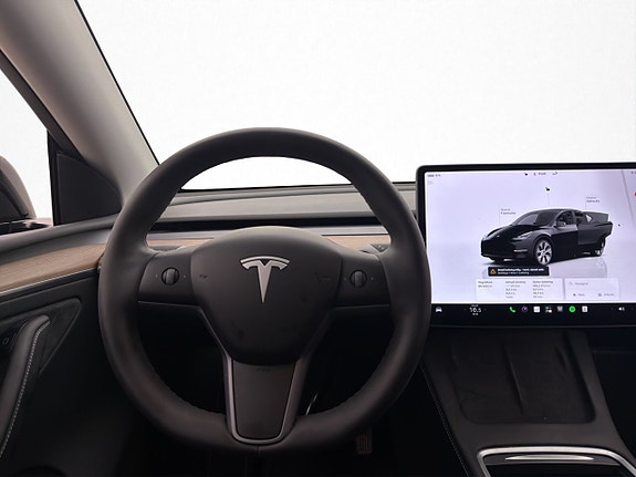 Tesla Model Y 14 of 30