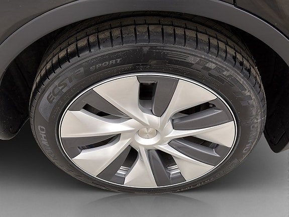 Tesla Model Y 29 of 30