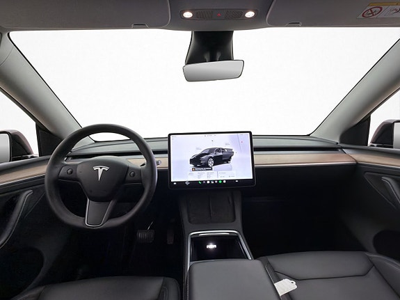 Tesla Model Y 13 of 30