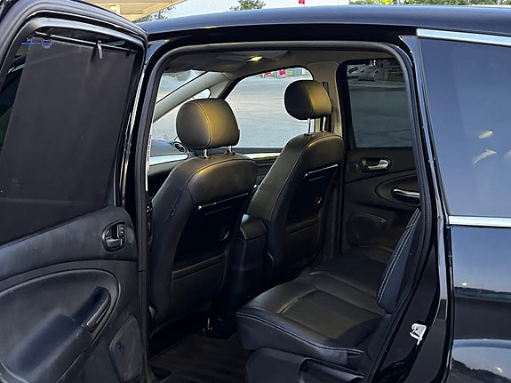 Ford S-MAX 3 of 5