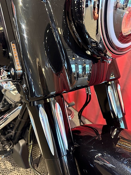 Harley-Davidson FLRT FREEWHEELER 6 of 14