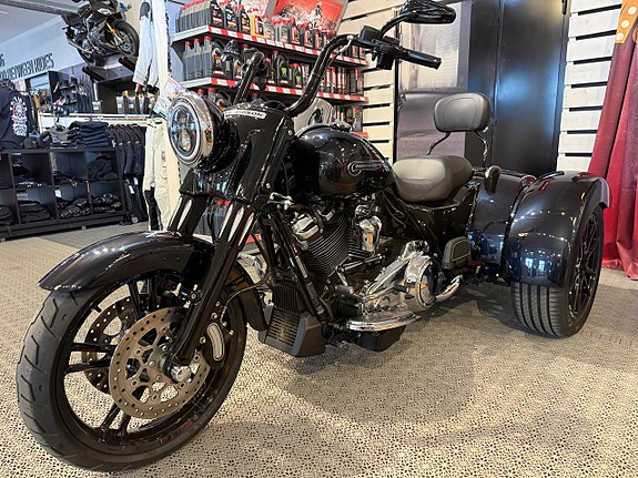 Harley-Davidson FLRT FREEWHEELER 10 of 14