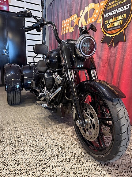 Harley-Davidson FLRT FREEWHEELER 2 of 14