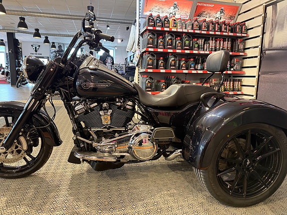 Harley-Davidson FLRT FREEWHEELER 11 of 14