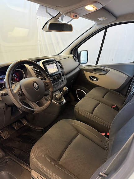 Renault Trafic 6 of 11