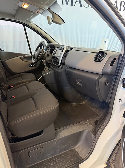 Renault Trafic 7 of 11