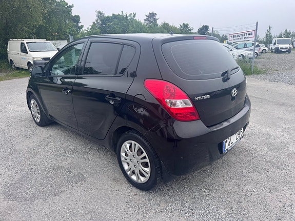 Hyundai i20 2 of 5
