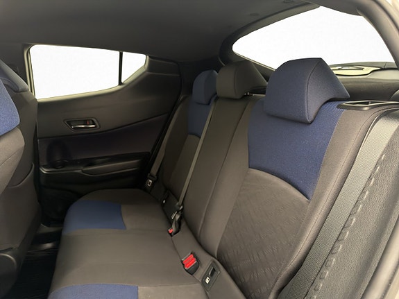 Toyota C-HR 15 of 30