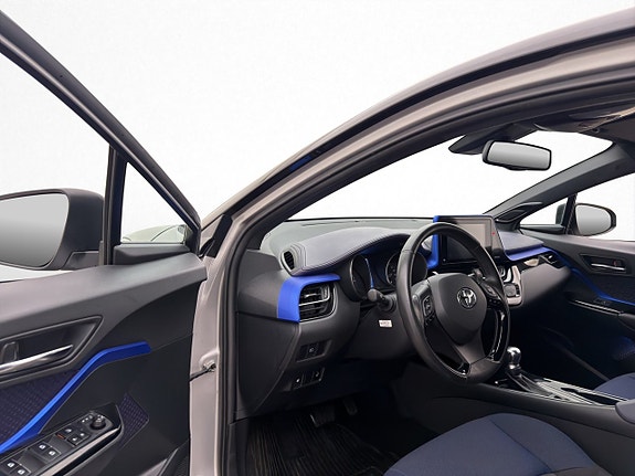 Toyota C-HR 16 of 30