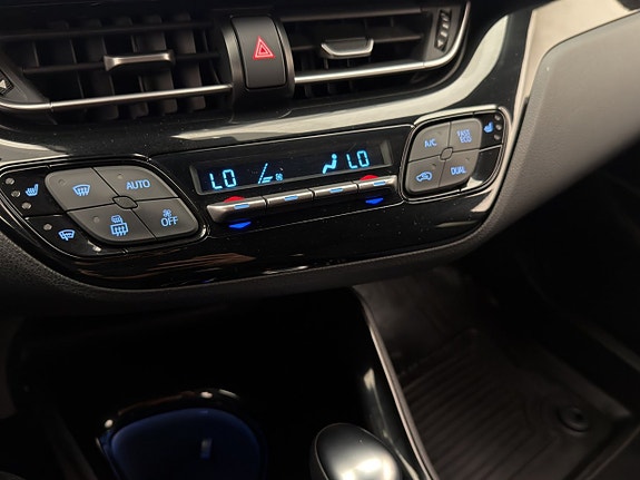 Toyota C-HR 23 of 30