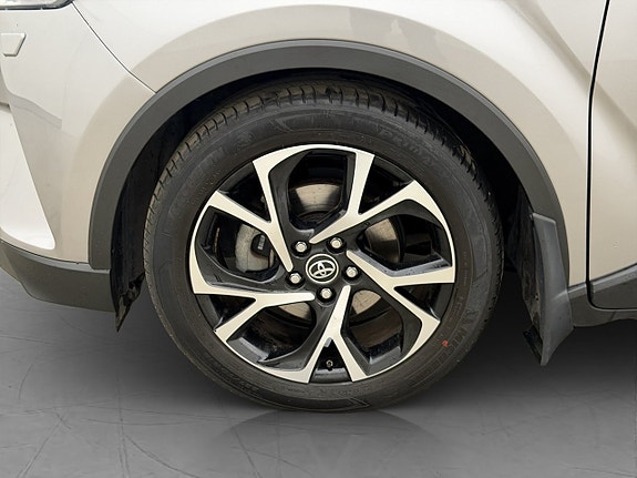 Toyota C-HR 30 of 30