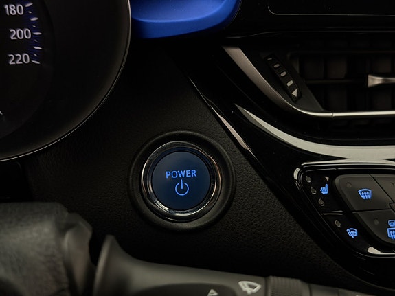 Toyota C-HR 27 of 30