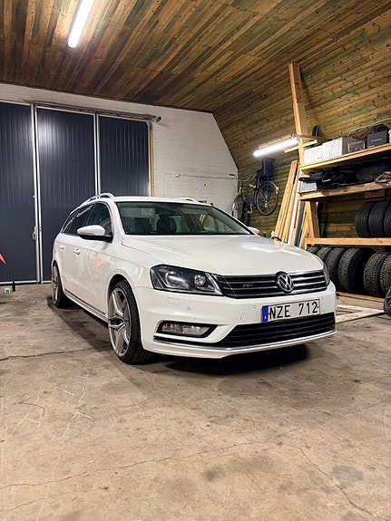 Volkswagen Passat 2 of 2
