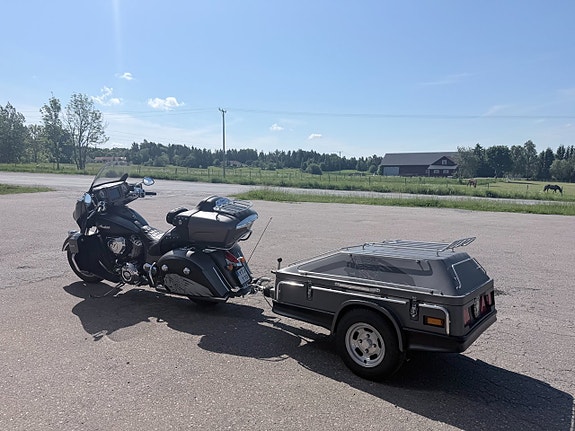 Indian Roadmaster med specialbyggt släp 22 of 27