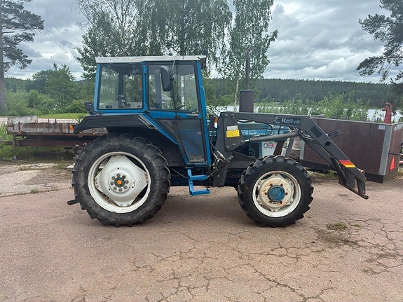 Traktor med lastare 4X4 FORD 3910 4WD LP2 4 of 6