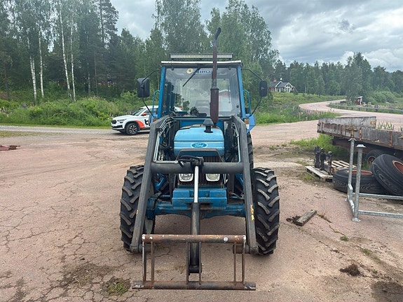 Traktor med lastare 4X4 FORD 3910 4WD LP2 2 of 6